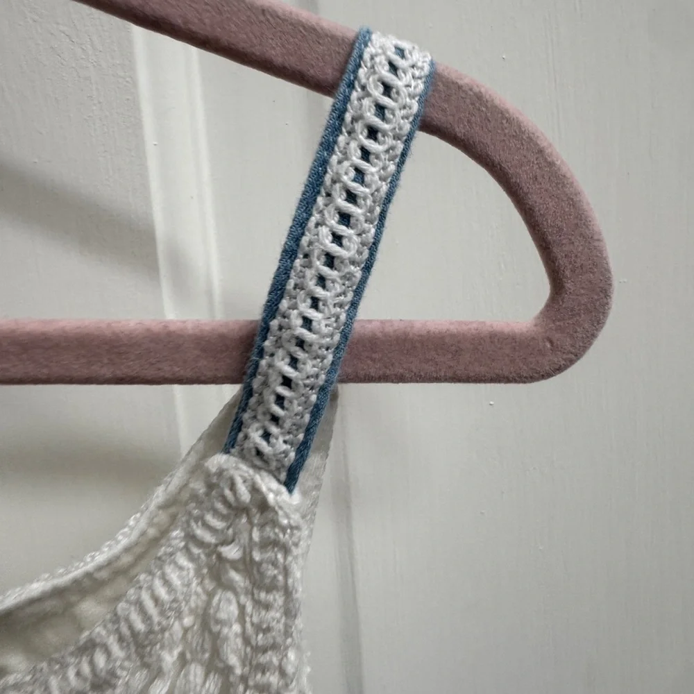 Lucky Brand Size 4 White & Blue Crochet Pleated Ruffled Sleeveless Dress